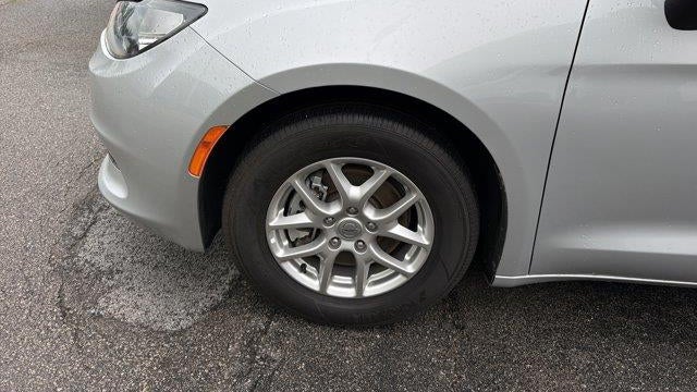 2024 Chrysler Voyager LX
