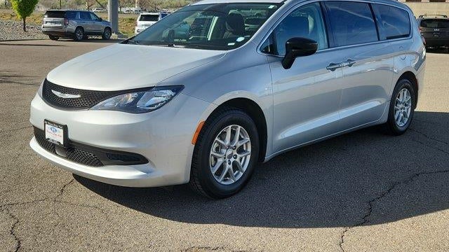 2024 Chrysler Voyager LX