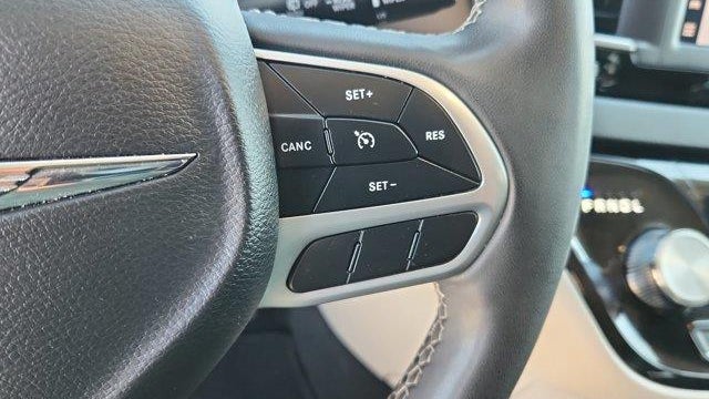 2024 Chrysler Voyager LX