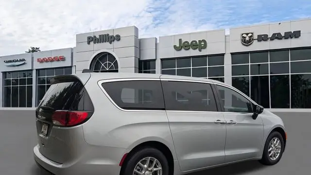 2026 Chrysler Voyager LX