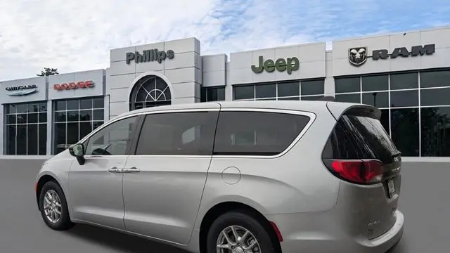 2026 Chrysler Voyager LX