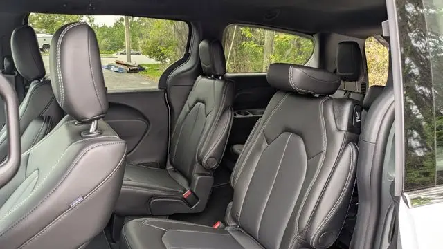 2026 Chrysler Voyager LX