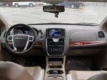 2013 Town and Country Thumbnail 19