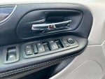 2016 Town and Country Thumbnail 12