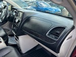 2016 Town and Country Thumbnail 28