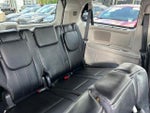 2016 Town and Country Thumbnail 32