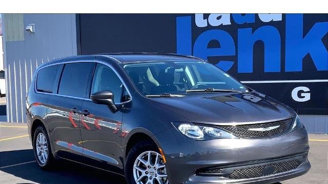 2022 Chrysler Voyager LX