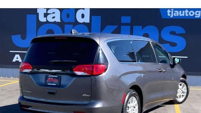 2022 Chrysler Voyager LX