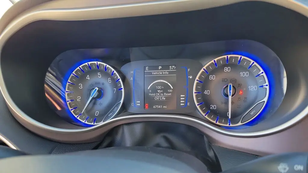 2023 Chrysler Voyager LX