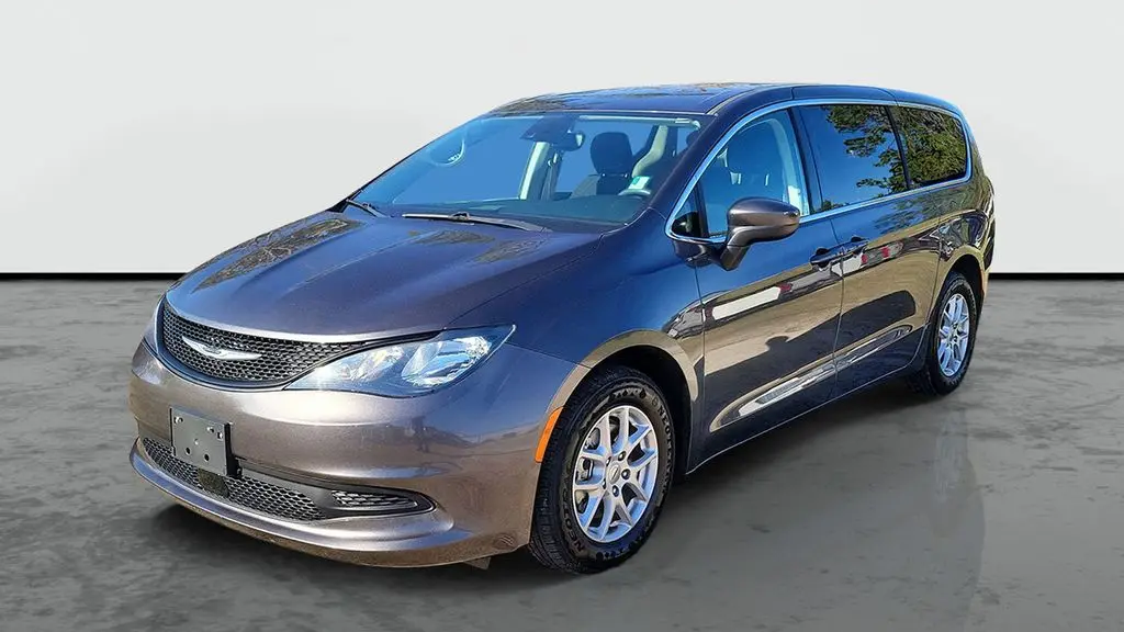 2023 Chrysler Voyager LX