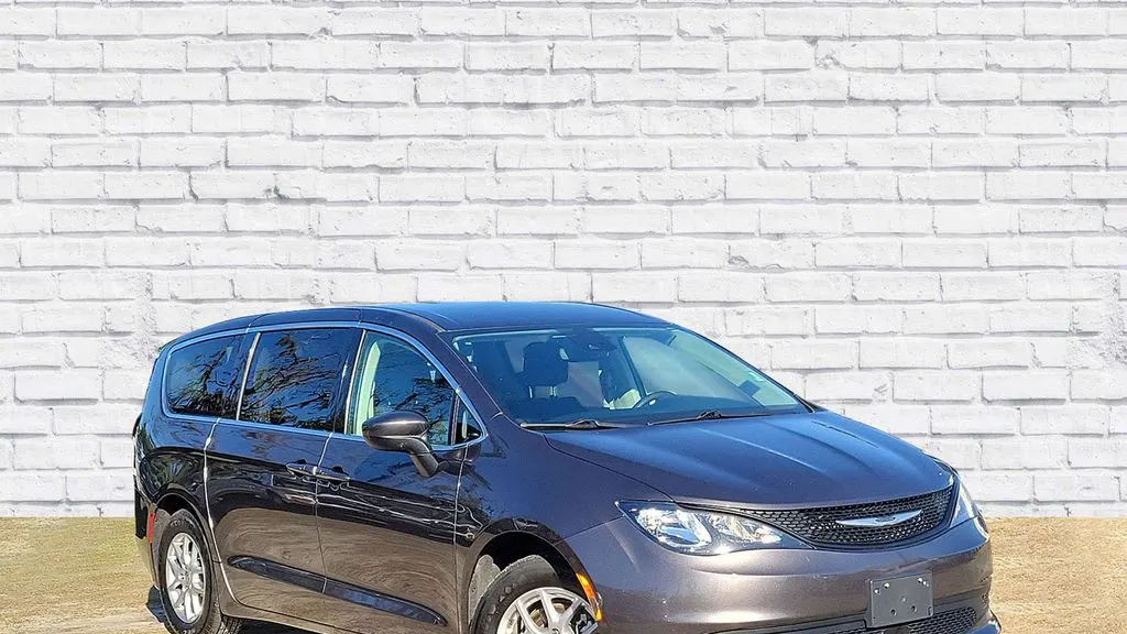 2023 Chrysler Voyager LX