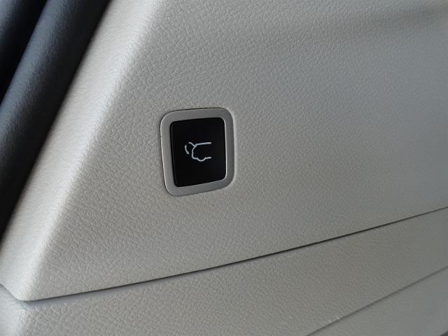 2023 Chrysler Voyager - $23,999