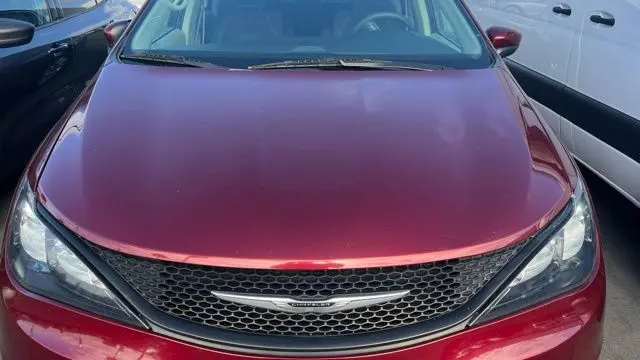 2023 Chrysler Voyager LX