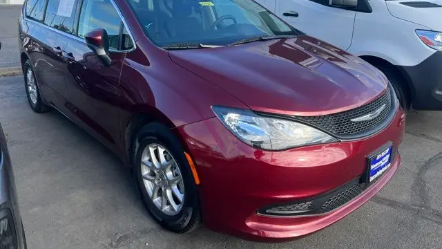 2023 Chrysler Voyager LX