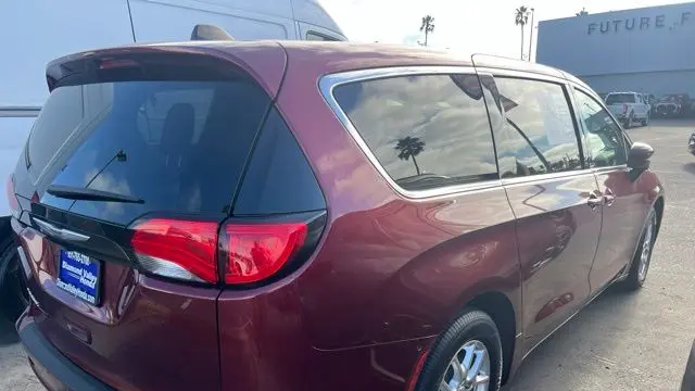 2023 Chrysler Voyager LX