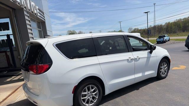 2024 Chrysler Voyager LX