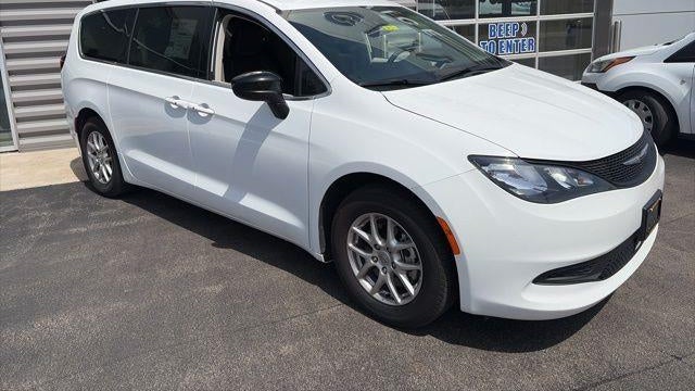 2024 Chrysler Voyager LX