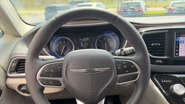 2024 Chrysler Voyager LX