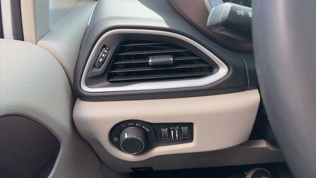 2024 Chrysler Voyager LX