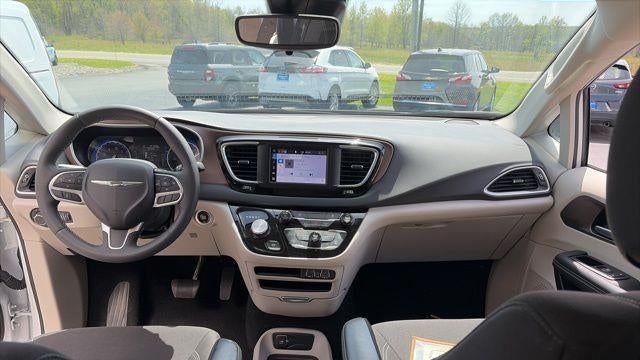 2024 Chrysler Voyager LX