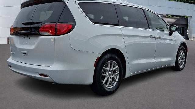 2024 Chrysler Voyager LX