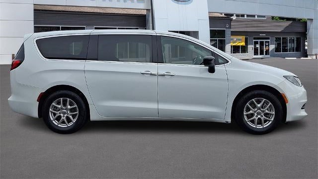 2024 Chrysler Voyager LX
