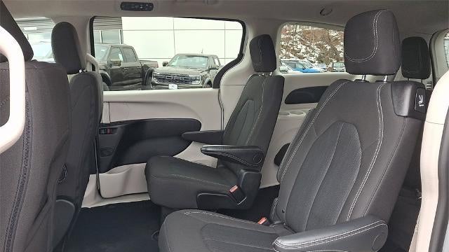 2024 Chrysler Voyager LX