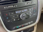 2013 Town and Country Thumbnail 15