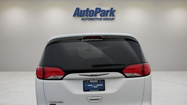 2020 Chrysler Voyager LX