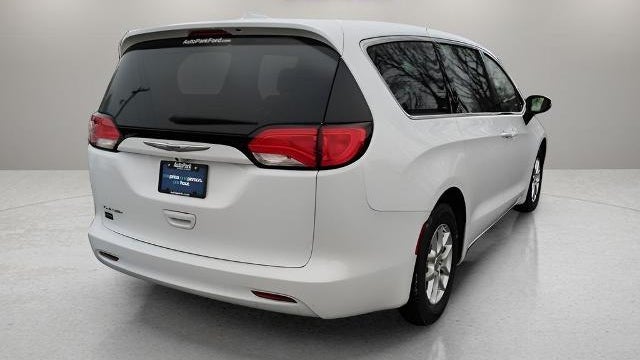 2020 Chrysler Voyager LX