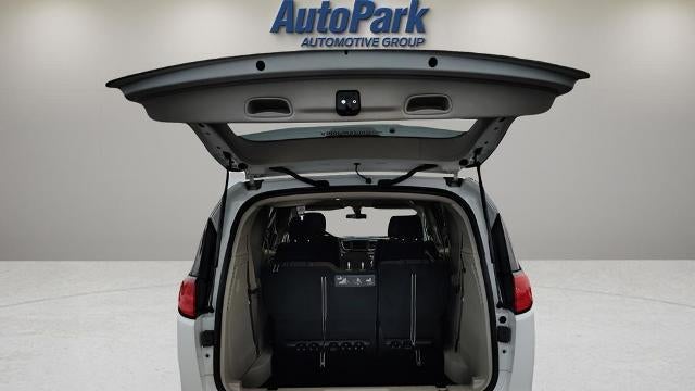 2020 Chrysler Voyager LX
