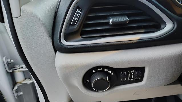 2020 Chrysler Voyager LX