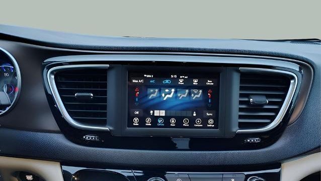 2020 Chrysler Voyager LX