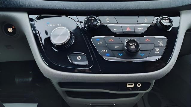 2020 Chrysler Voyager LX