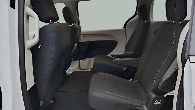 2020 Chrysler Voyager LX