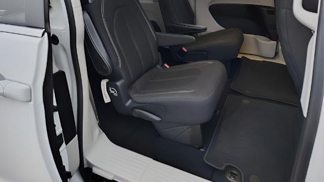 2020 Chrysler Voyager LX