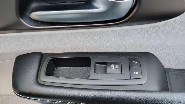 2020 Chrysler Voyager LX
