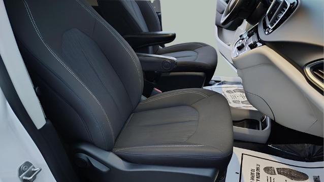 2020 Chrysler Voyager LX