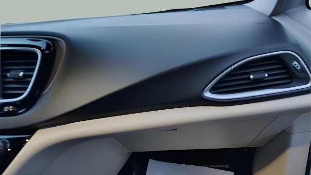 2020 Chrysler Voyager LX