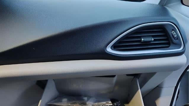 2020 Chrysler Voyager LX