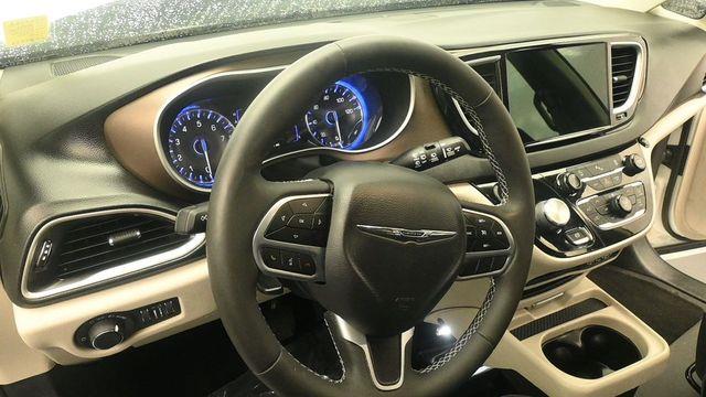 2022 Chrysler Voyager LX