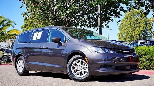 2022 Chrysler Voyager LX
