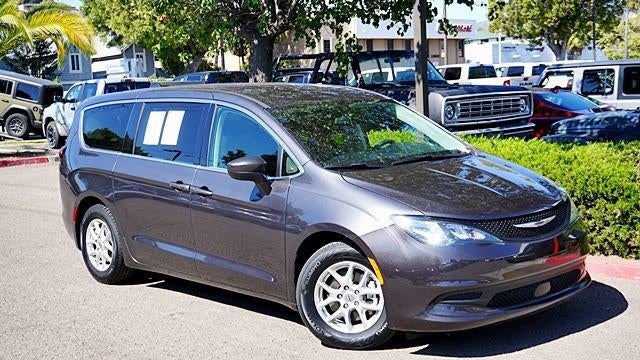 2022 Chrysler Voyager LX