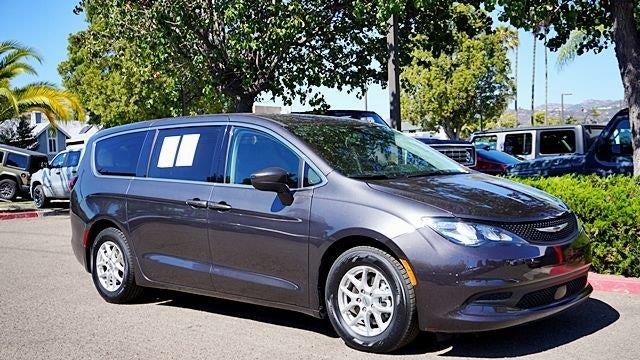 2022 Chrysler Voyager LX