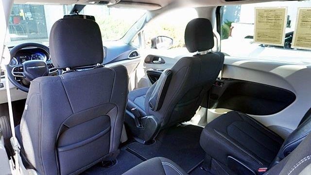 2022 Chrysler Voyager LX