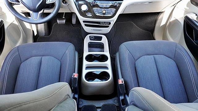 2022 Chrysler Voyager LX