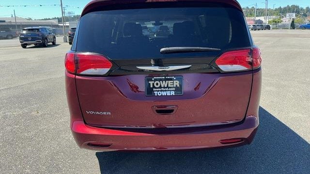 2022 Chrysler Voyager LX