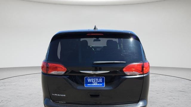 2022 Chrysler Voyager LX