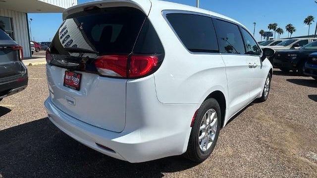 2023 Chrysler Voyager LX