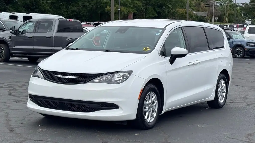 2023 Chrysler Voyager LX